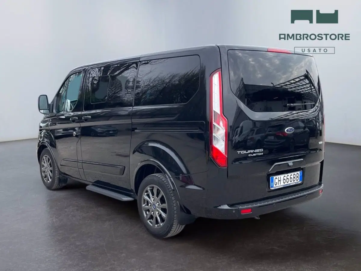 Ford Tourneo Custom usata a Milano (7)