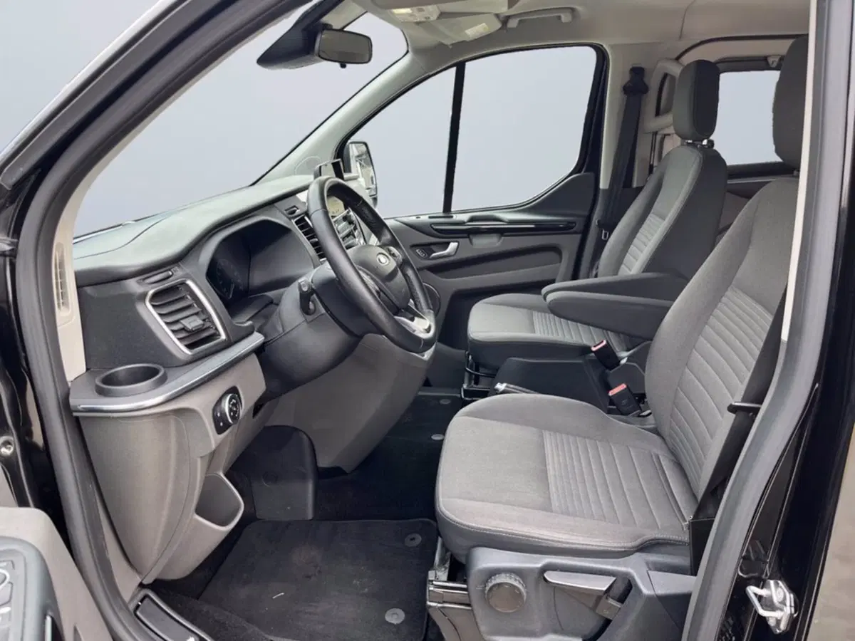 Ford Tourneo Custom usata a Milano (9)