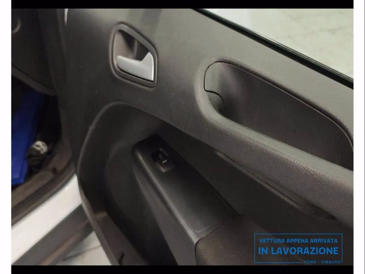 Ford Transit Courier usata a Catania (14)