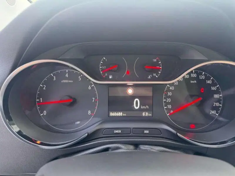 Opel Crossland X usata a Savona (14)