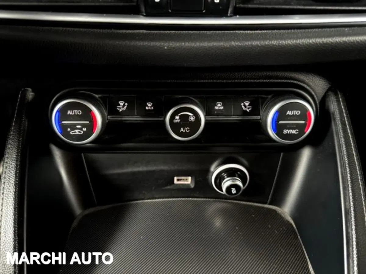 Alfa Romeo Stelvio usata a Perugia (19)