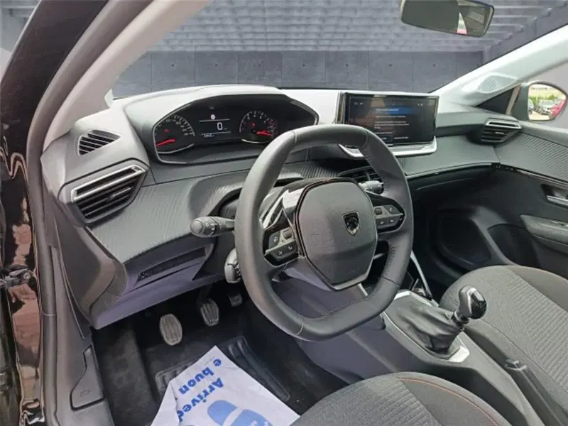 Peugeot 208 usata a Bari (10)
