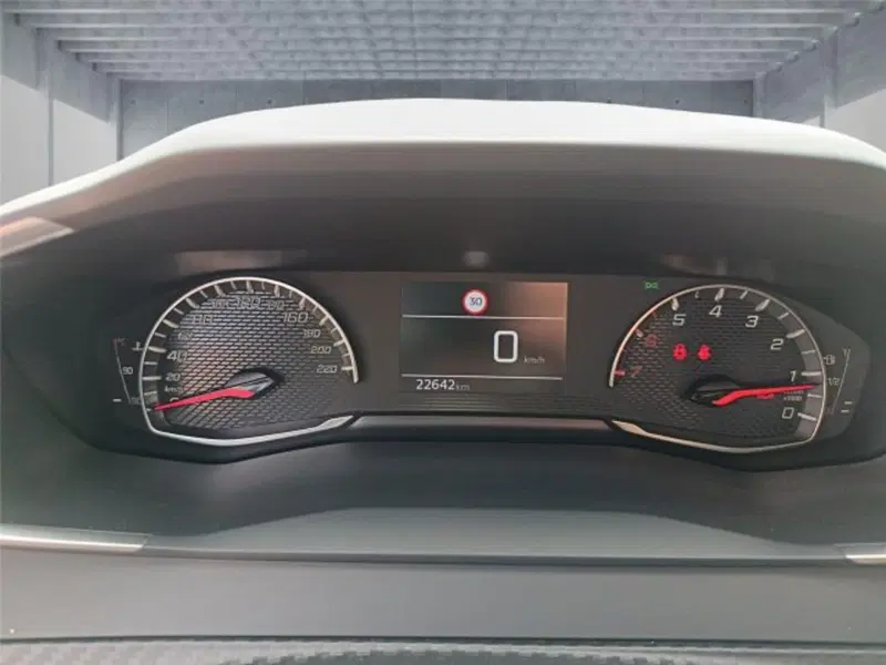 Peugeot 208 usata a Bari (16)