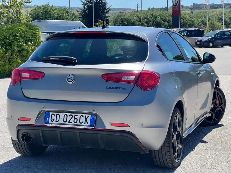 Alfa Romeo Giulietta usata a Matera (7)