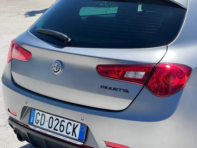 Alfa Romeo Giulietta usata a Matera (8)