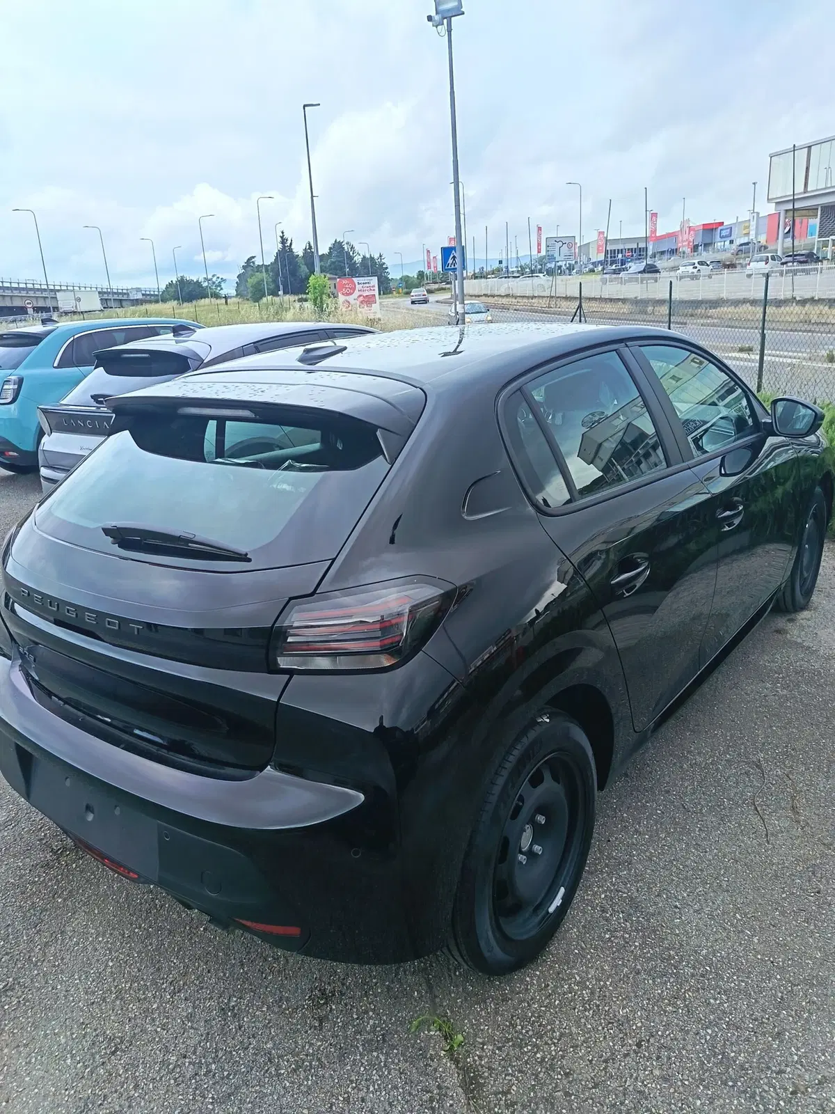 Peugeot 208 nuova a Perugia (2)