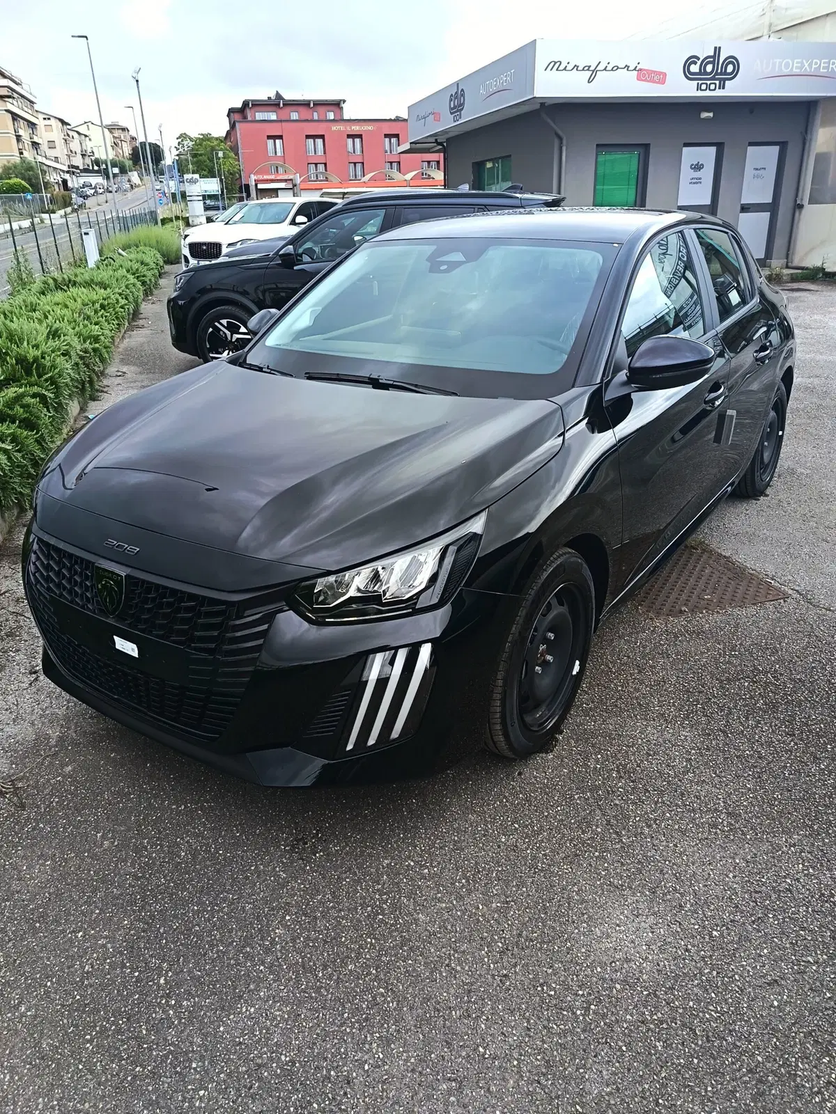 Peugeot 208 nuova a Perugia (4)