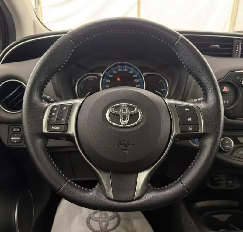 Toyota Yaris usata a Monza e Brianza (7)