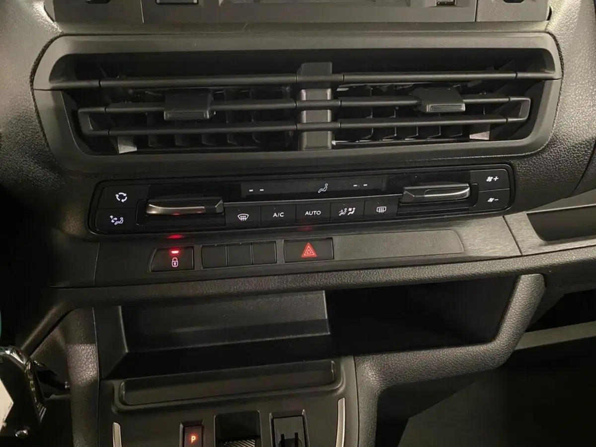 Opel Vivaro nuova a Torino (12)