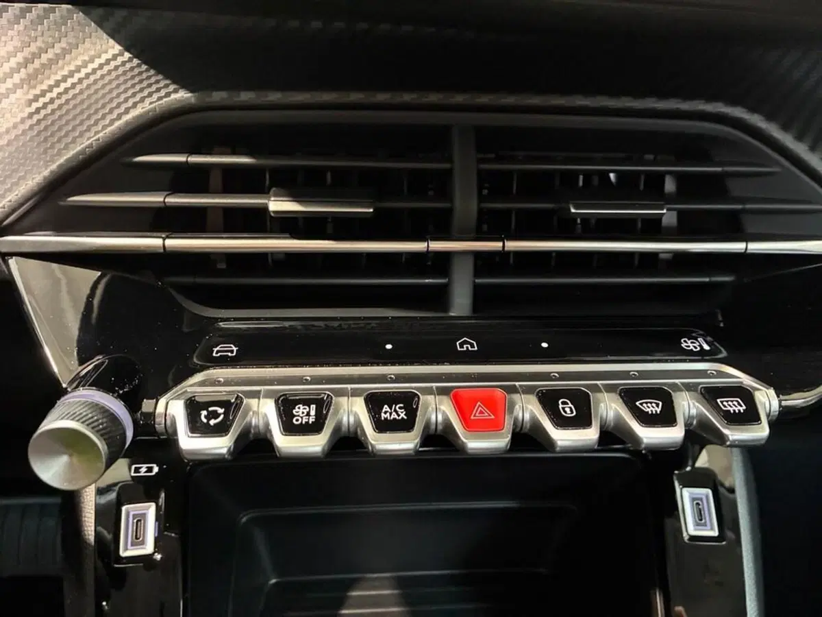 Peugeot 208 nuova a Torino (11)