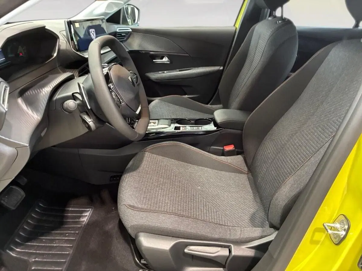Peugeot 208 nuova a Torino (7)