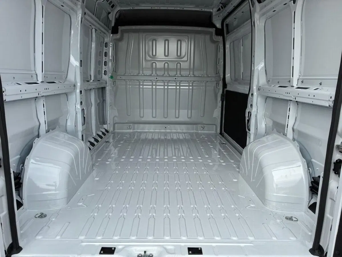 Peugeot Boxer Furgone nuova a Torino (8)