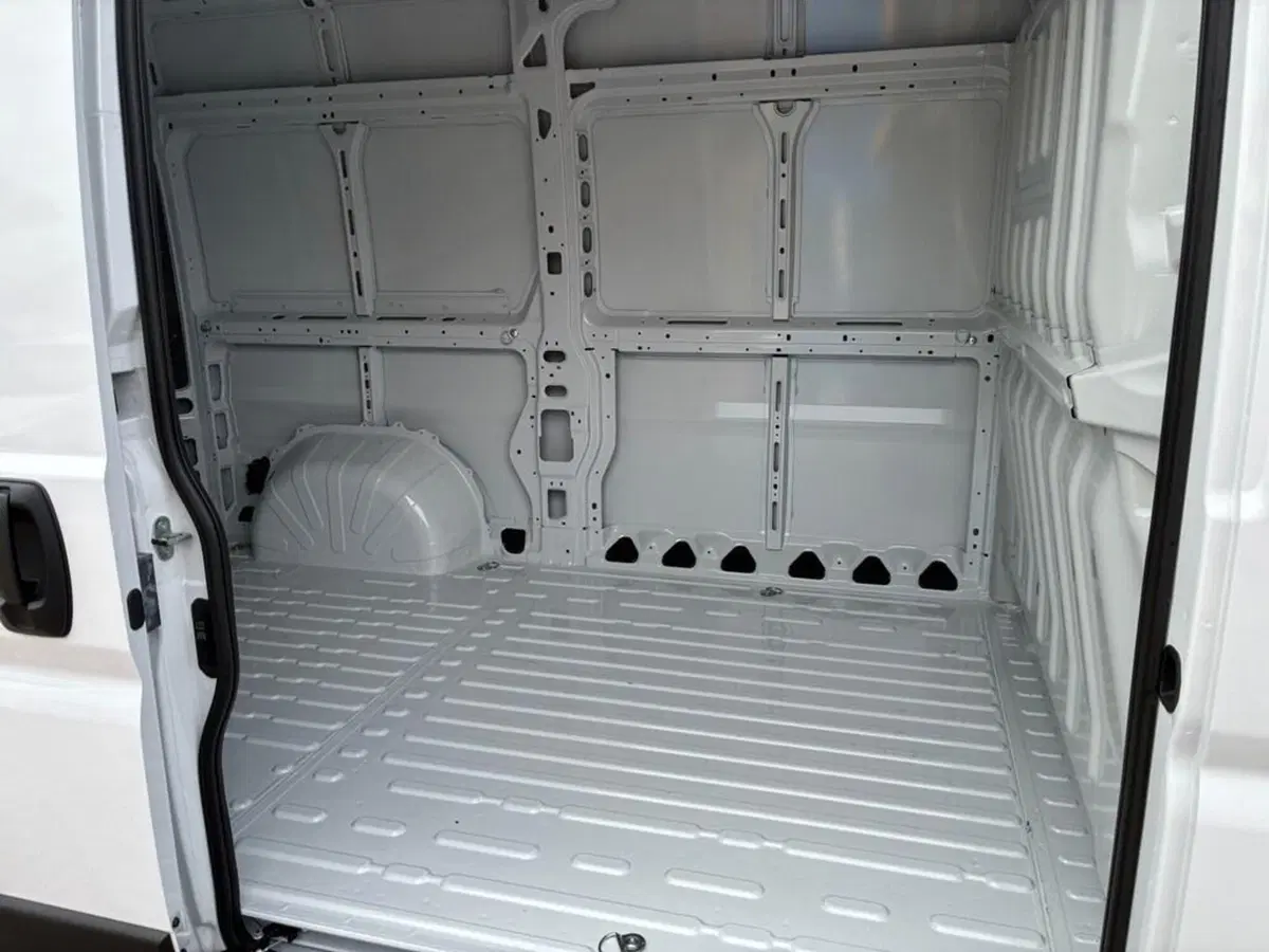 Peugeot Boxer Furgone nuova a Torino (8)