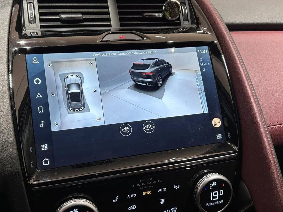 Jaguar E-Pace usata a Varese (11)