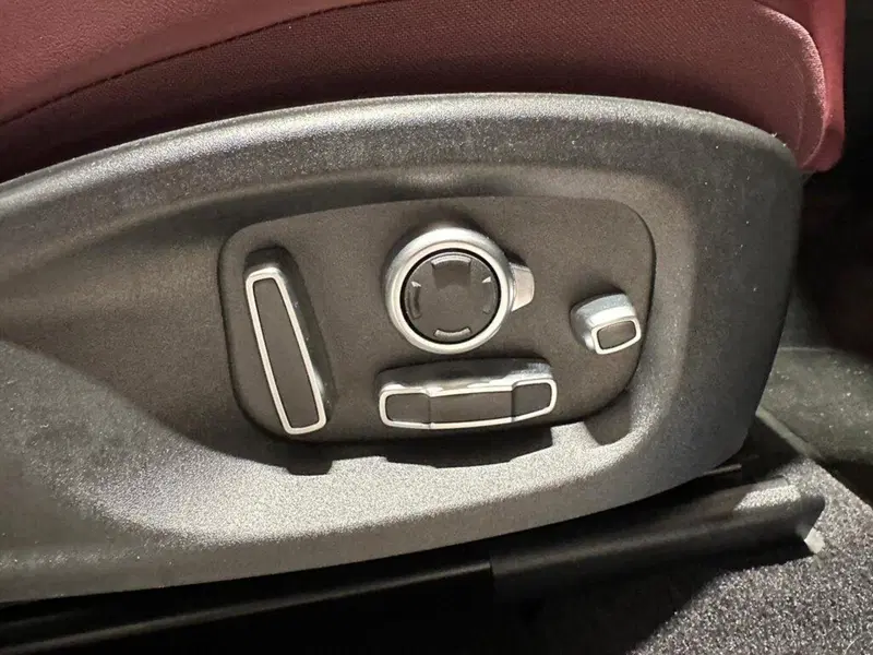 Jaguar E-Pace usata a Varese (13)
