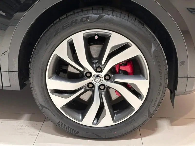 Jaguar E-Pace usata a Varese (5)