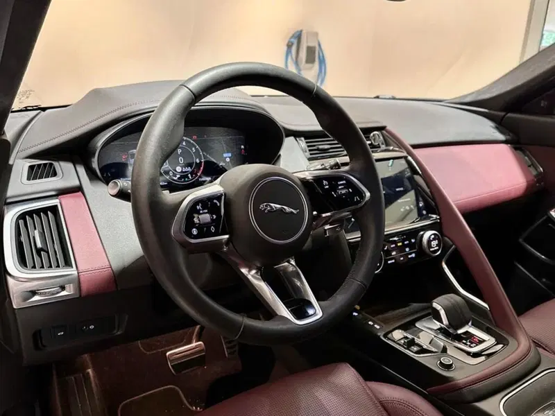 Jaguar E-Pace usata a Varese (9)