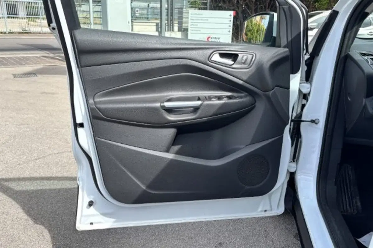 Ford Kuga usata a Latina (12)