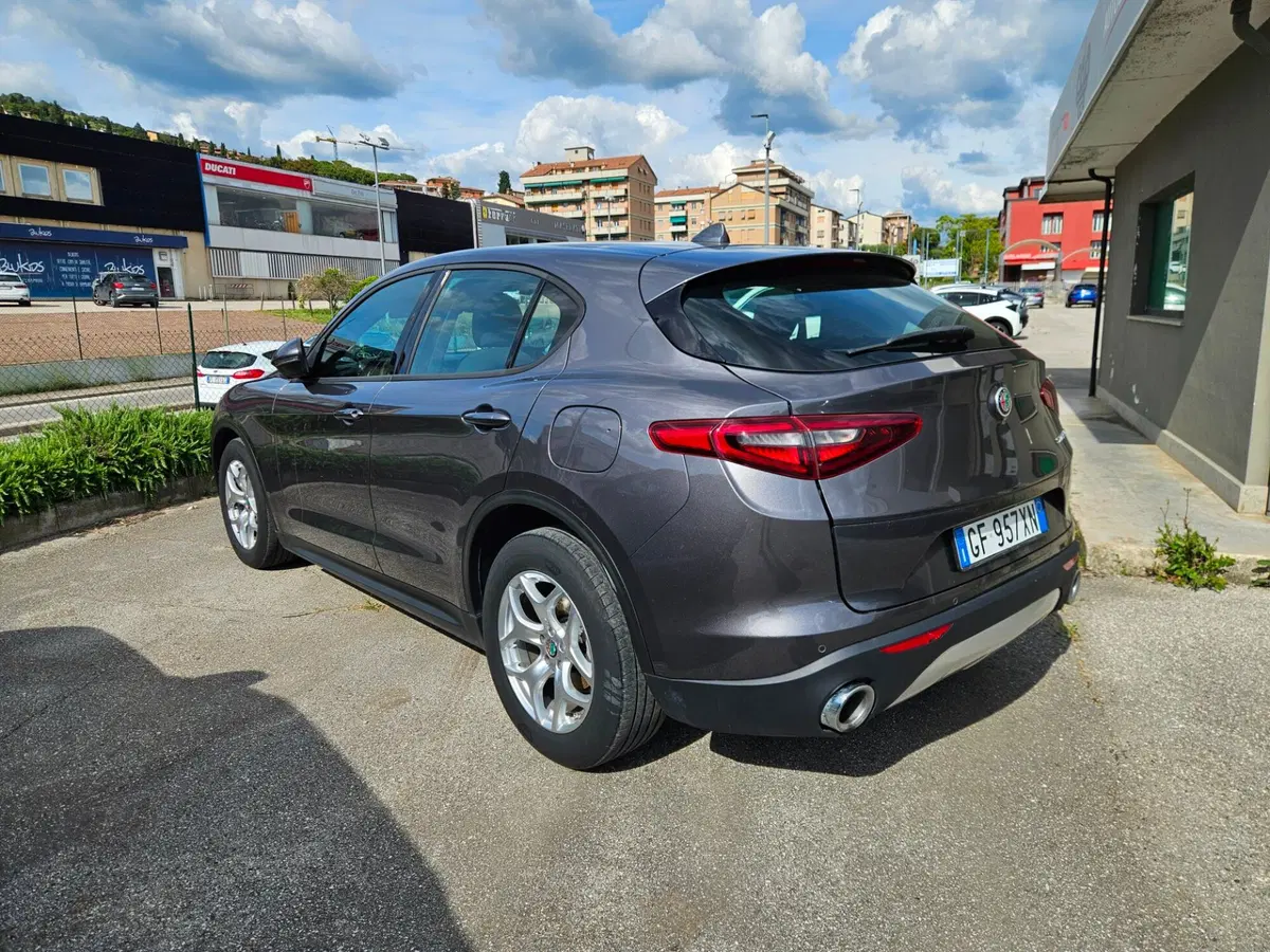 Alfa Romeo Stelvio usata a Perugia (4)