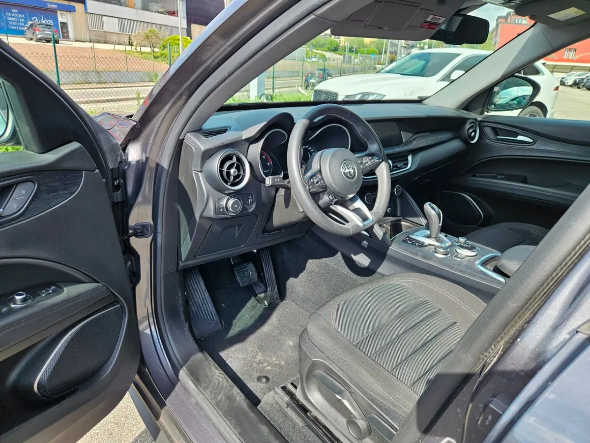 Alfa Romeo Stelvio usata a Perugia (6)