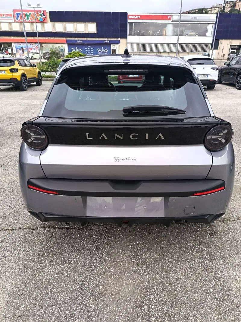 Lancia Ypsilon nuova a Perugia (2)