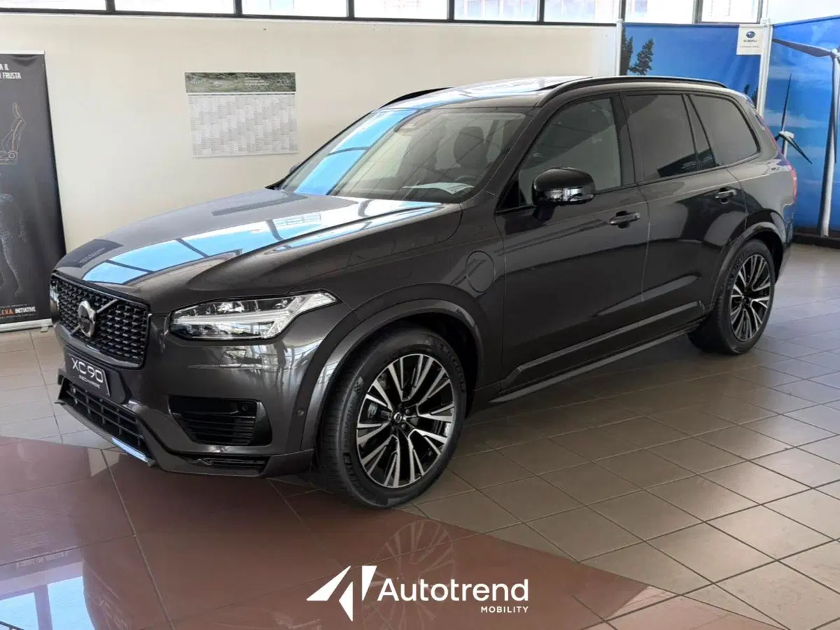 Volvo XC90 nuova a Bari (11)