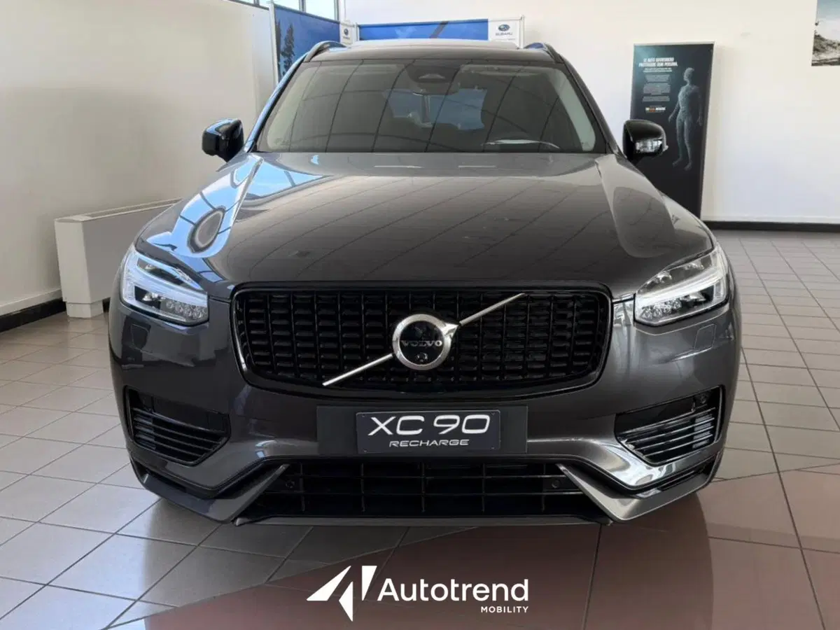 Volvo XC90 nuova a Bari (2)