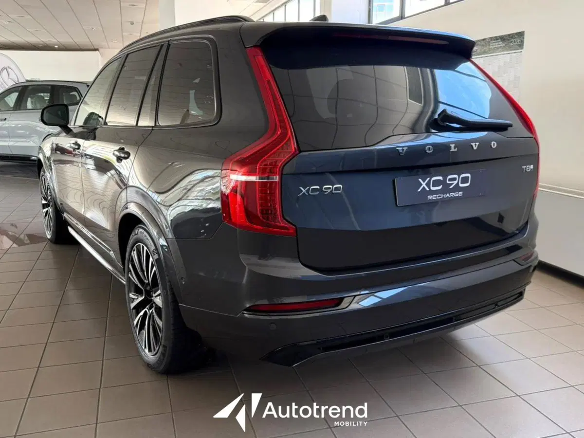 Volvo XC90 nuova a Bari (4)