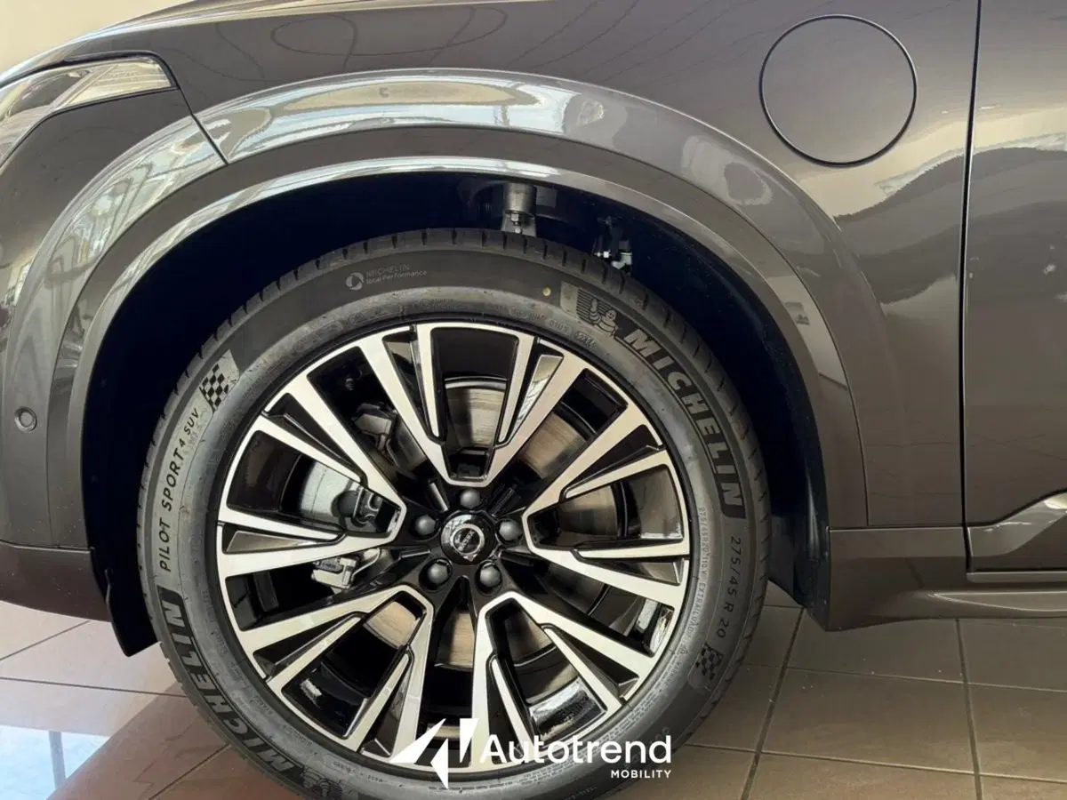 Volvo XC90 nuova a Bari (5)