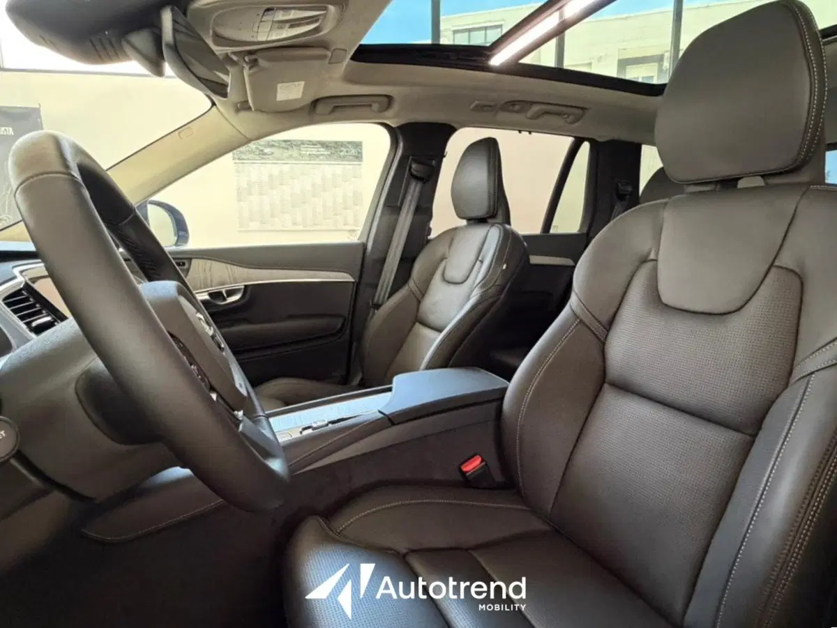Volvo XC90 nuova a Bari (6)
