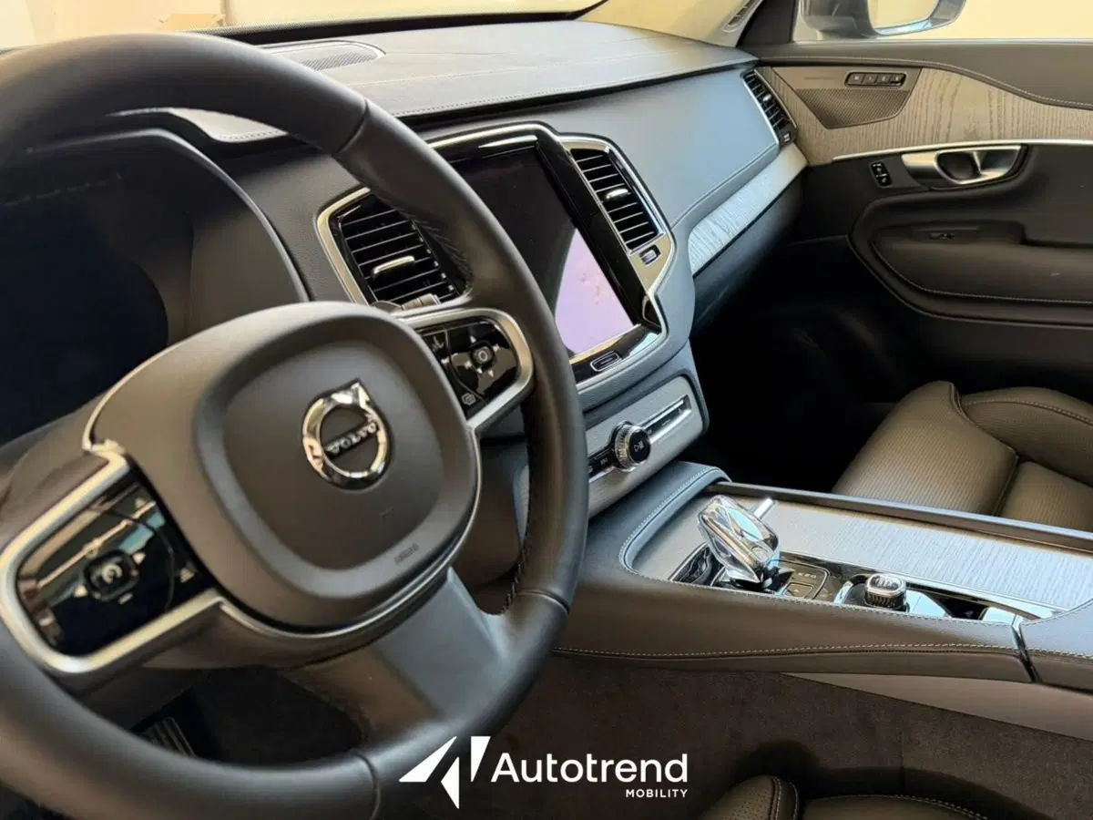 Volvo XC90 nuova a Bari (7)