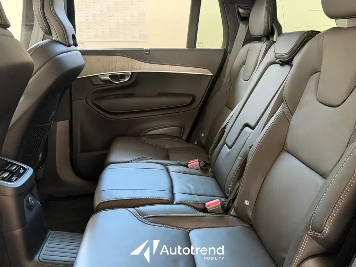 Volvo XC90 nuova a Bari (9)