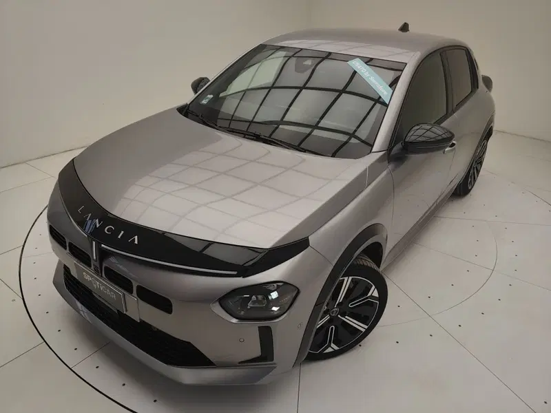 Lancia Ypsilon usata a Como (15)