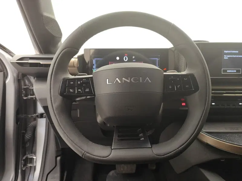 Lancia Ypsilon usata a Como (16)