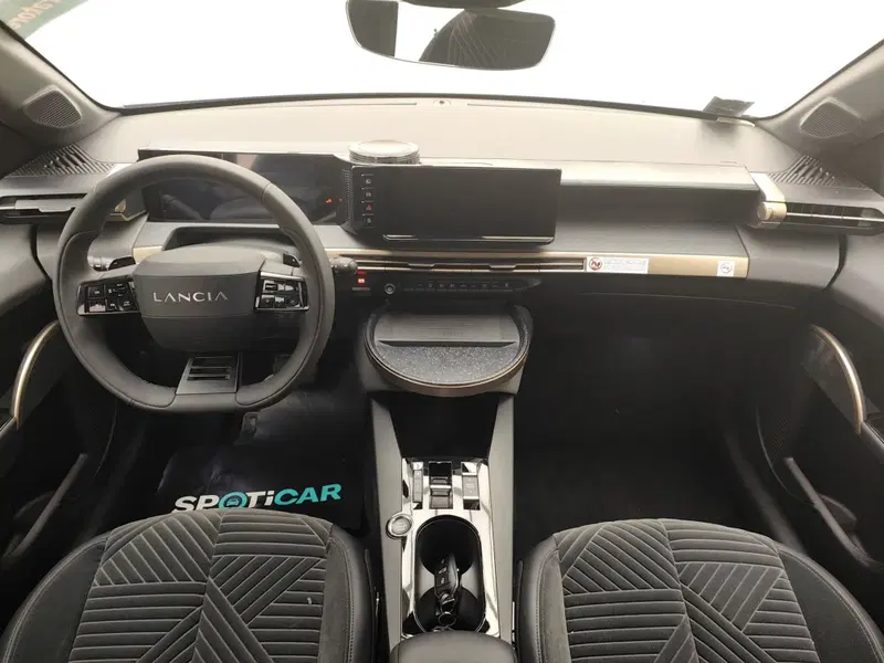 Lancia Ypsilon usata a Como (7)