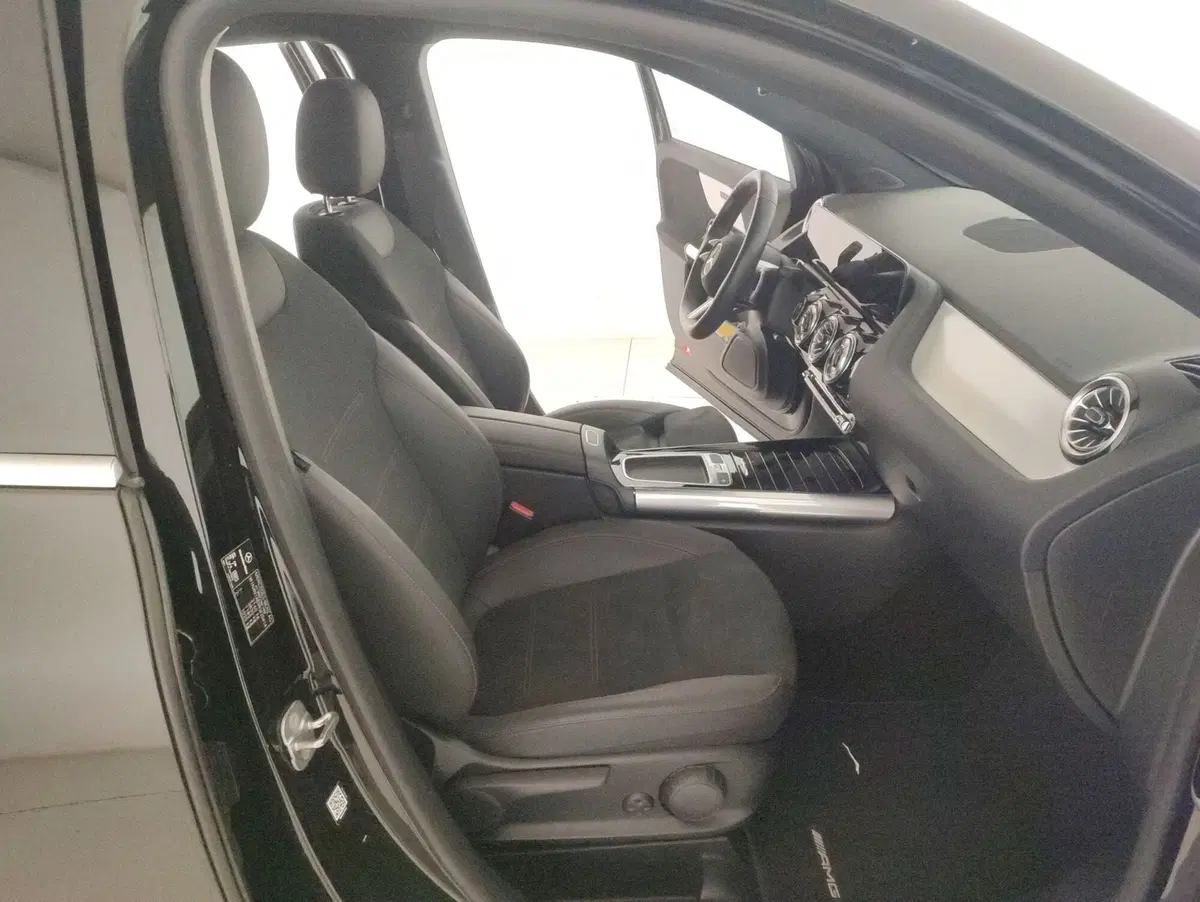 Mercedes-Benz GLA SUV usata a Genova (10)