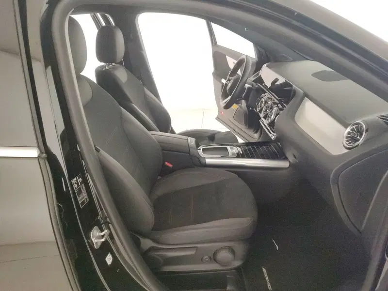 Mercedes-Benz GLA SUV usata a Genova (10)