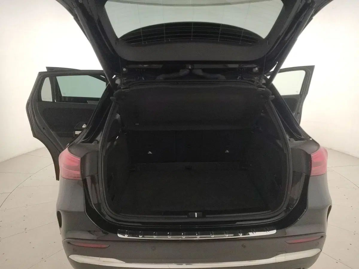 Mercedes-Benz GLA SUV usata a Genova (11)