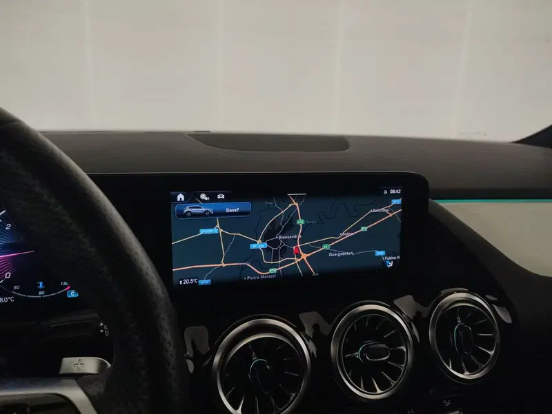 Mercedes-Benz GLA SUV usata a Genova (12)