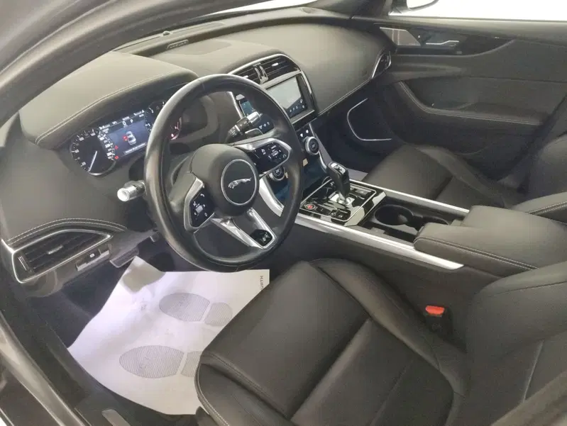 Jaguar XE usata a Alessandria (6)