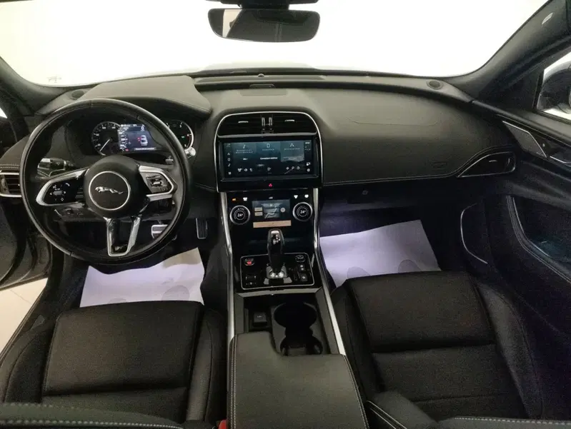 Jaguar XE usata a Alessandria (7)
