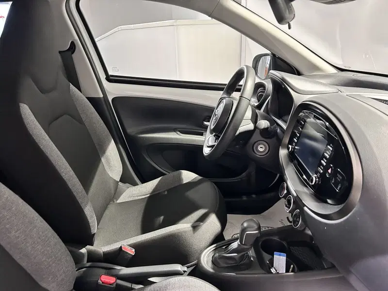 Toyota Aygo X usata a Milano (6)