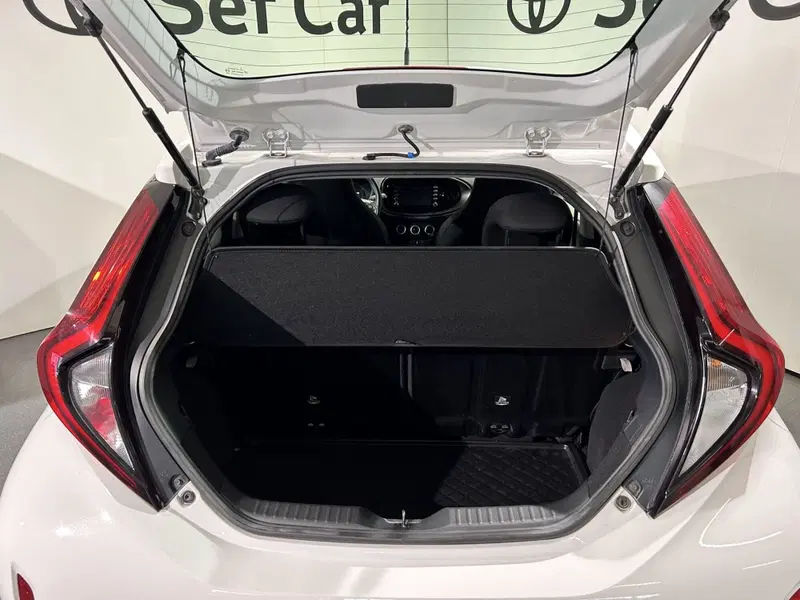 Toyota Aygo X usata a Milano (9)