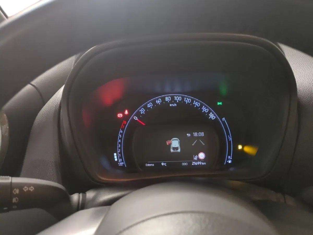 Toyota Aygo X usata a Milano (12)