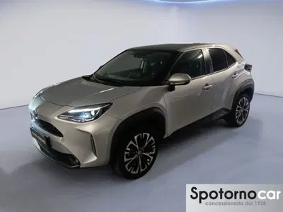 Toyota Yaris Cross 1.5 Hybrid 5p. E-CVT Lounge del 2022 usata a Milano