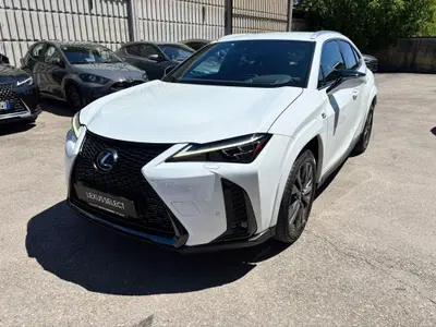 Lexus UX Hybrid F Sport del 2023 usata a Modena