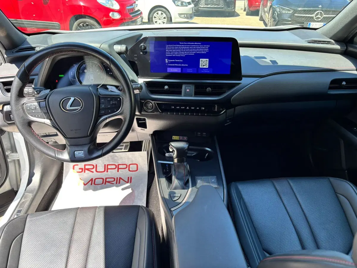 Lexus UX usata a Modena (12)