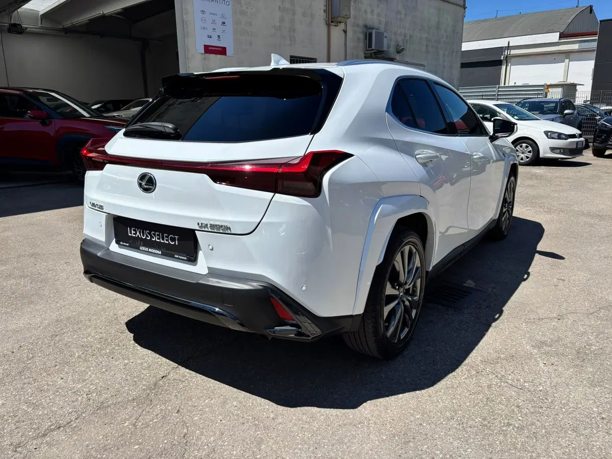Lexus UX usata a Modena (7)