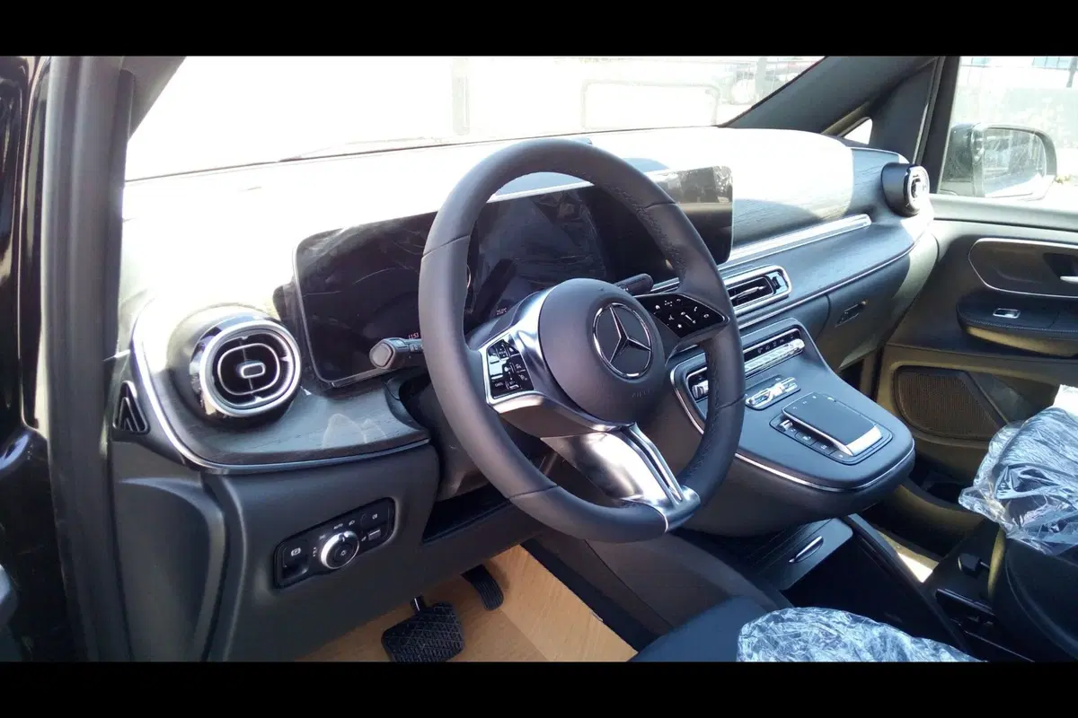 Mercedes-Benz Classe V nuova a Pescara (11)