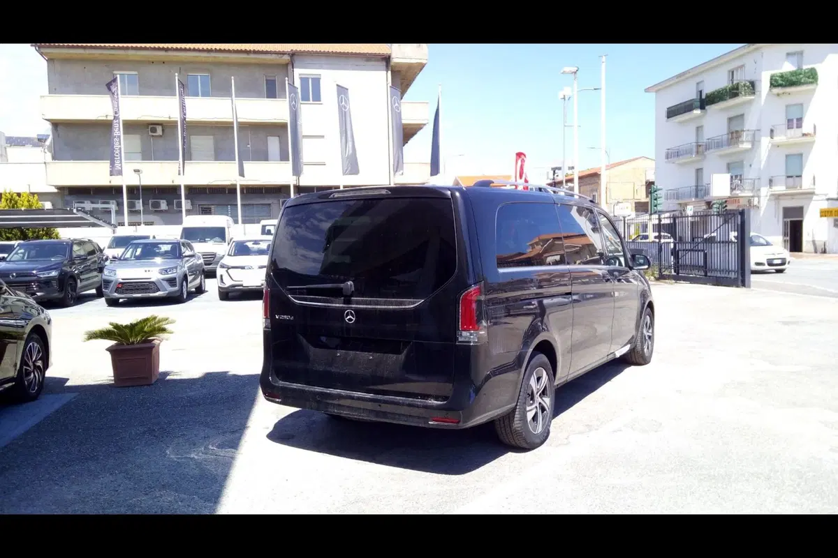 Mercedes-Benz Classe V nuova a Pescara (3)